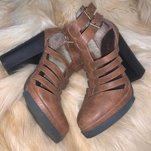 Qupid brown heels
